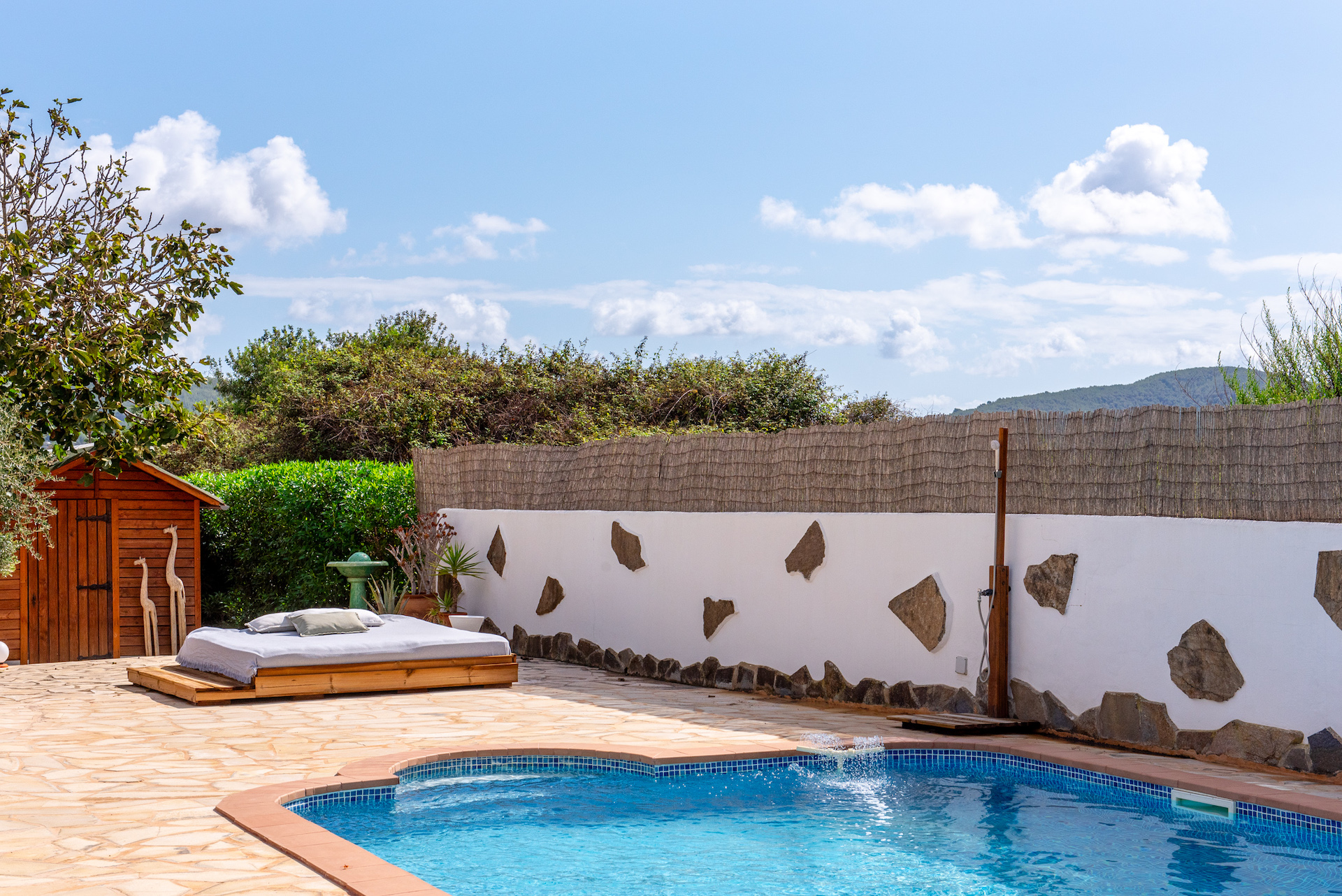 Resa Estates vastgoed te koop Ibiza Geraldine finca san lorenzo noorden pool .jpg